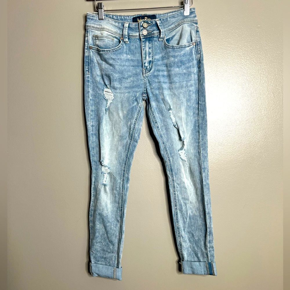 Indigo Rein light wash ankle mid rise jeans size 7‎ jr. Distressed ripped